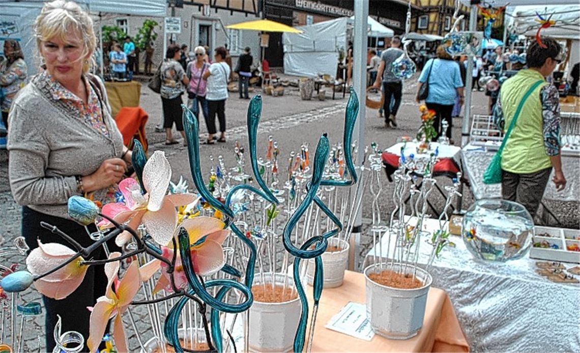 Tausende Besucher strömen am Wochenende zum Kunsthandwerkermarkt in Diefenbach.