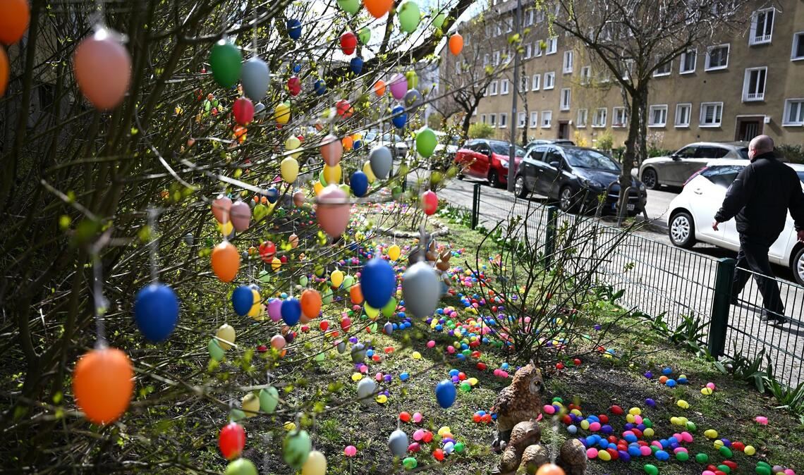 Tausende Eier verzieren in Berlin-Westend die Vorgärten.