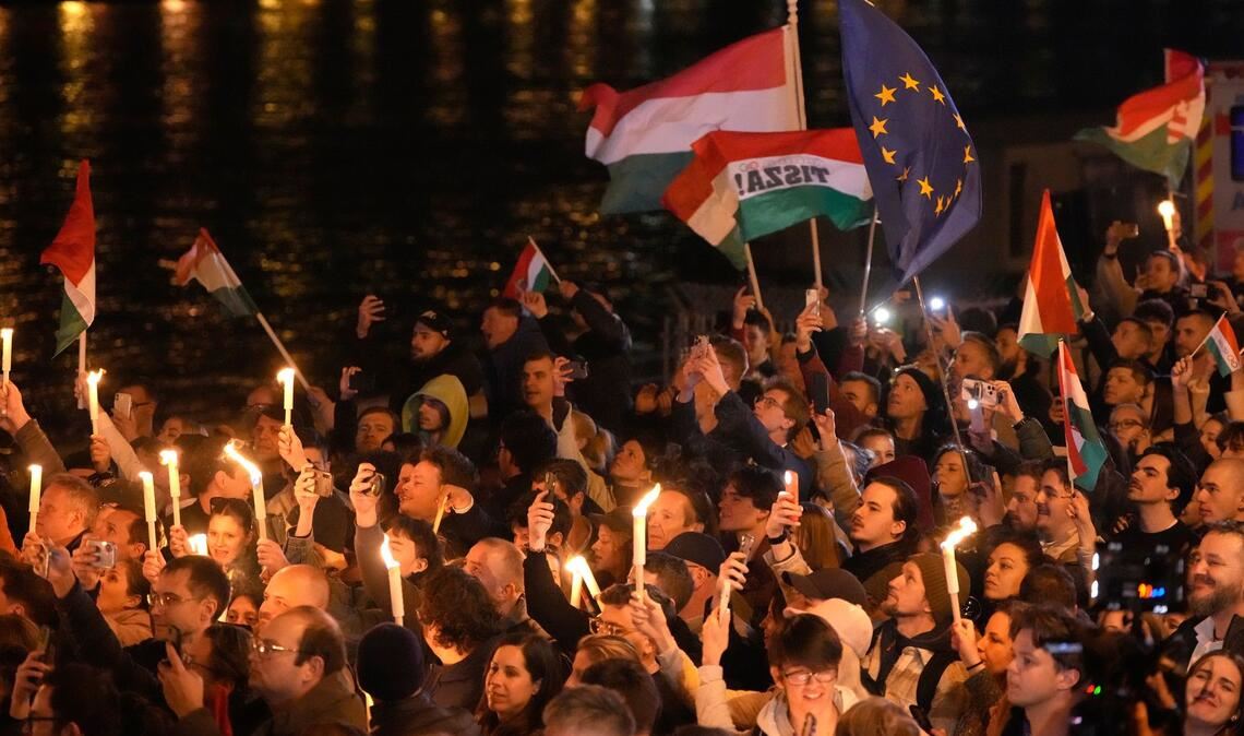 Tausende Ungarn jubelten in Budapest nach dem Wahlsieg der Tisza-Partei. (Archivbild)