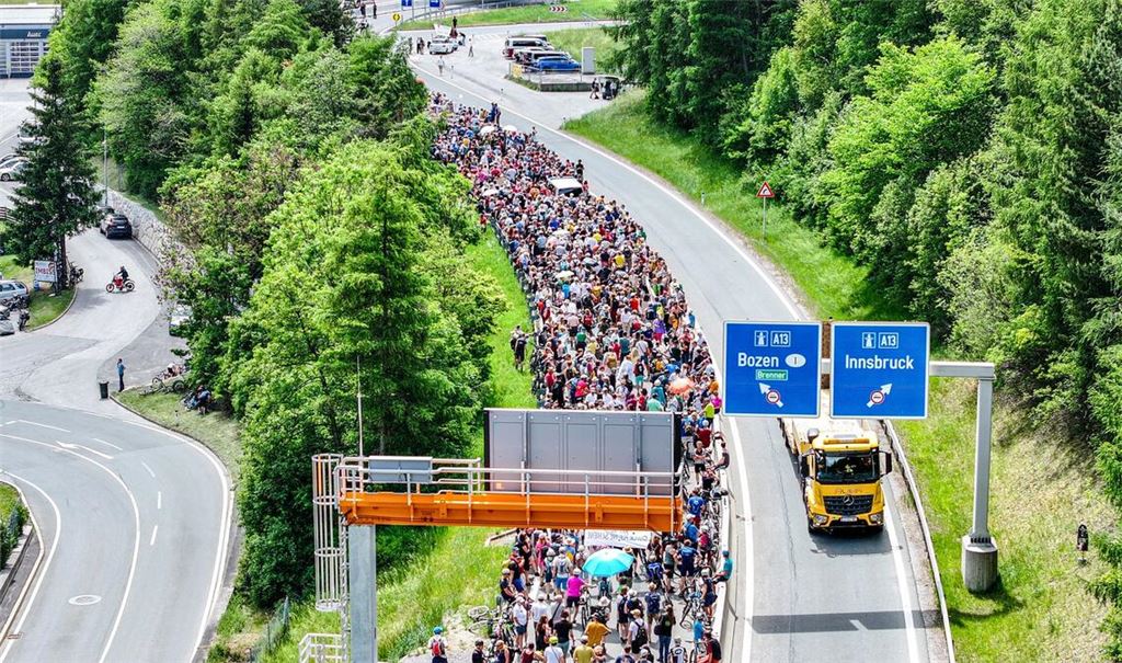 Tausende demonstrierten gegen die Umweltbelastungen durch den Transitverkehr