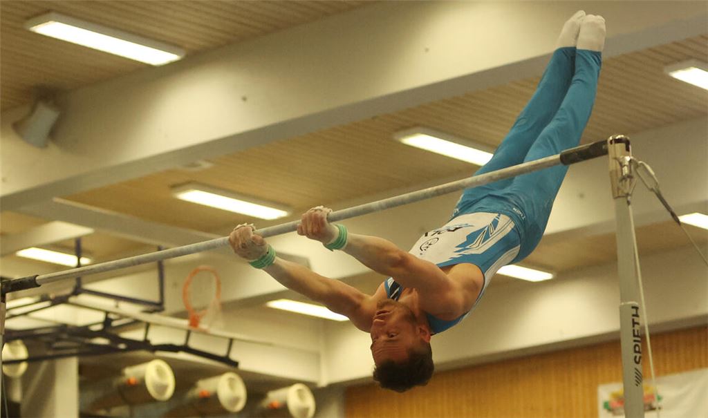 Team-Captain Andreas Bretschneider überzeigt am Reck. 