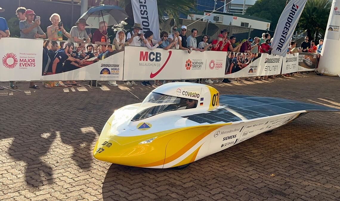 Deutsches Team bei Solarauto-Rennen in Australien vorne Team Sonnenwagen Aachen startete beim World Solar Challenge in der Pole Position.
