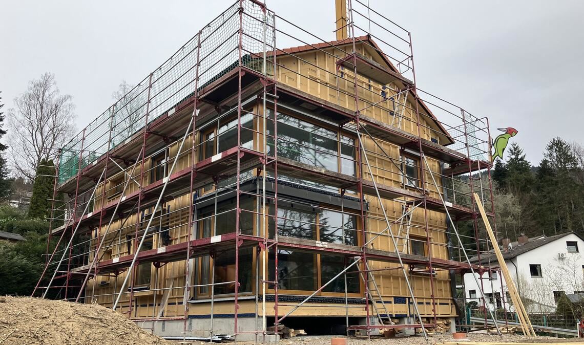 Teil einer Renaissance: In diesem Haus im Freiburger Bohrertal ist nur das Fundament noch aus Beton.

Foto: 
Joshua Kocher

Teil einer Renaissance: In diesem Haus im Freiburger Bohrertal ist nur das Fundament noch aus Beton.