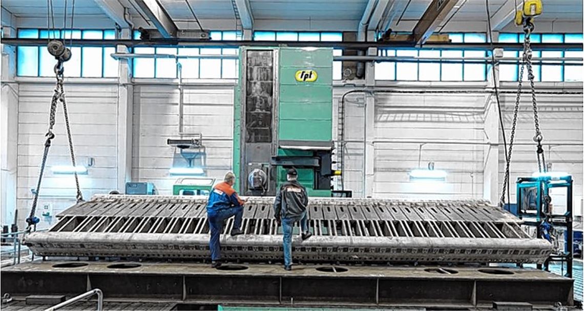 Teile eines Stoffauflaufs bei der Bearbeitung in der Fertigung bei Vaahto.