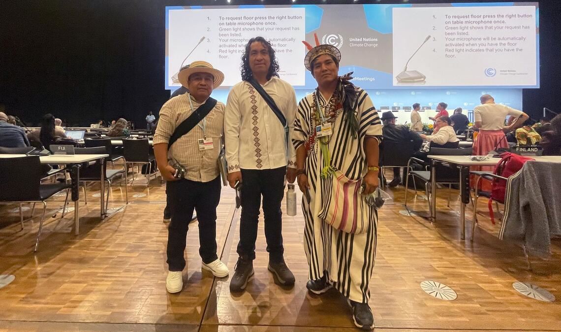 Teilnehmer aus der ganzen Welt sind in Bonn zu Klimaverhandlungen zusammengekommen - hier Vertreter aus Kolumbien und Peru.