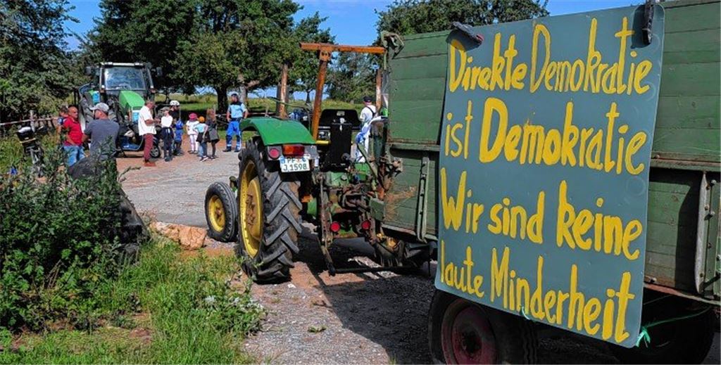 Traktordemo gegen neues Baugebiet
