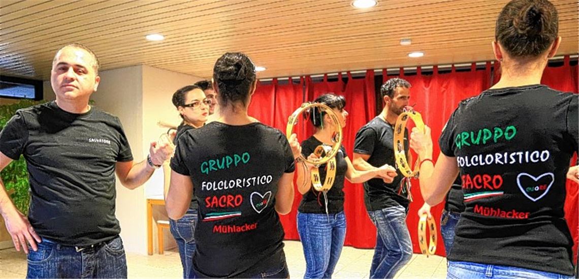 Temperament und Tradition: die „Gruppo Folcloristico Scacro Cuore“ bei ihren Proben im Saal der italienischen Gemeinde in Mühlacker.