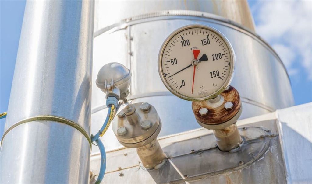 Temperatur stimmt, Füllstand auch? Eine Anzeige an der Anlage des Gasspeicher Wolfersberg, östlich von München.