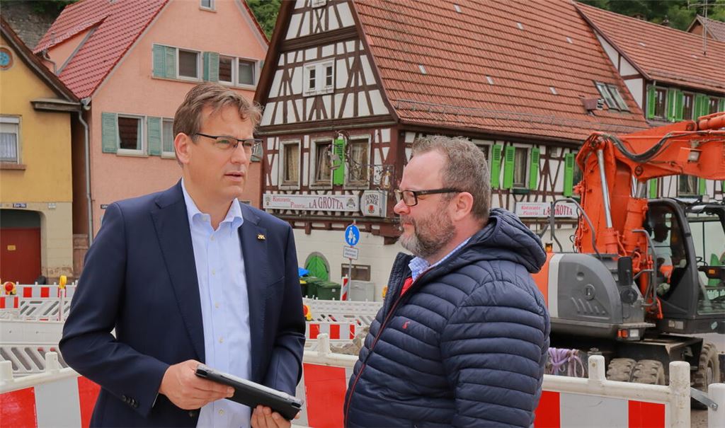 Termin auf der Brückenbaustelle: der Landtagsabgeordnete Professor Dr. Erik Schweickert (li.) mit dem Verkehrsexperten seiner Fraktion, Dr. Christian Jung. Foto: privat
