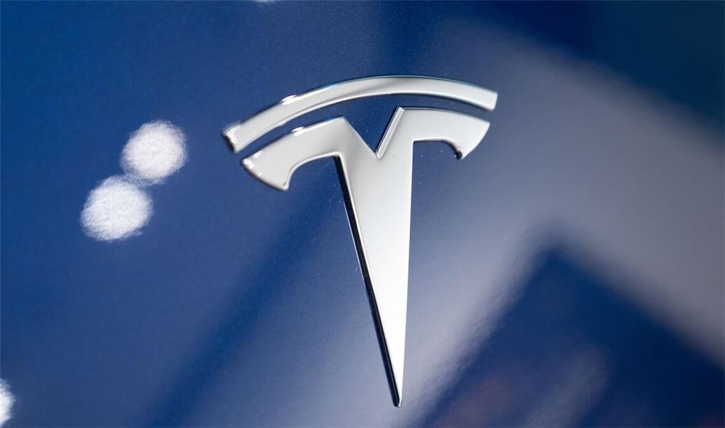Tesla will rechtliche Schritte gegen einen verdächtigten Ex-Mitarbeiter einleiten.