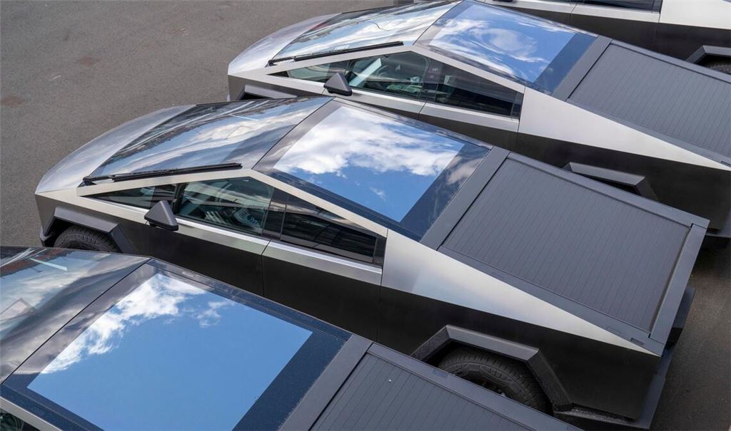 Teslas Cybertruck polarisierte sofort mit seinem ungewöhnlichen Design. (Archivbild)