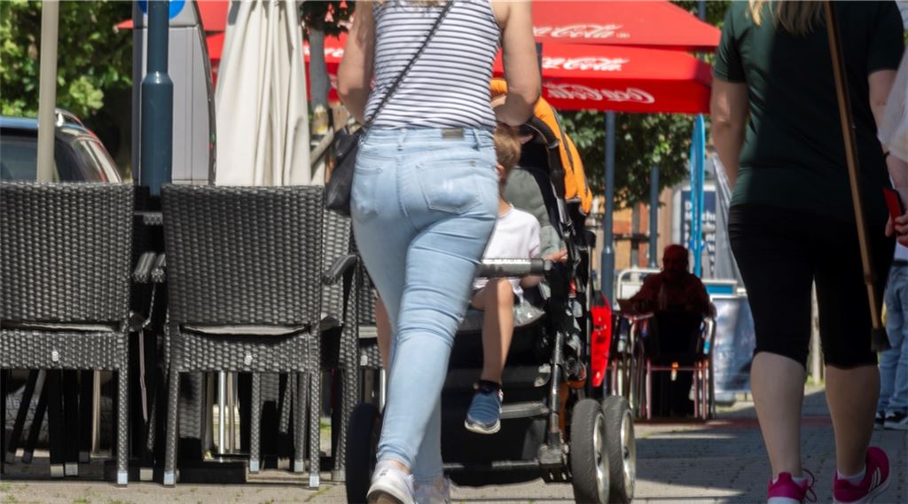 Thema einer Anfrage der CDU-Gemeinderatsfraktion ist unter anderem die Außenbestuhlung an der Bahnhofstraße.Fotomoment