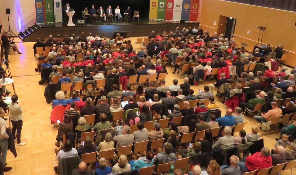 Themenabend in der Vaihinger Stadthalle: volles Haus, rund 600 Gäste. Foto: Arning