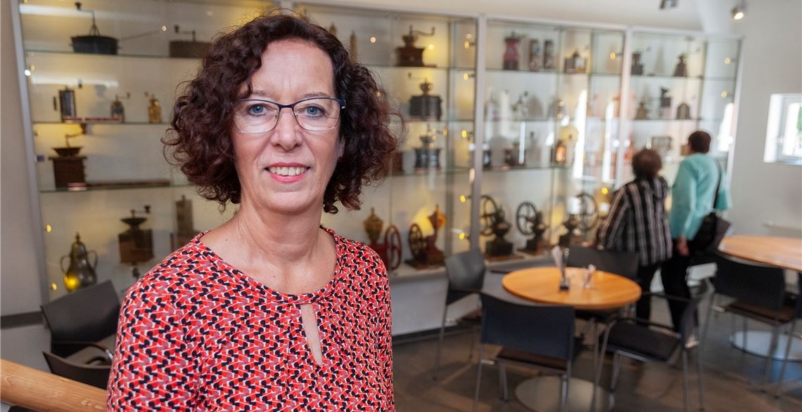 Theresa Ostwald leitet das Wiernsheimer Kaffeemühlenmuseum. Fotos: Fotomoment (2), Hansent
