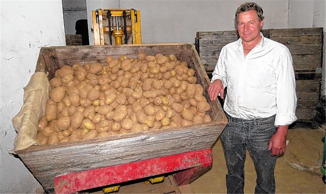 Der Bauer sät – und hofft auf die Natur