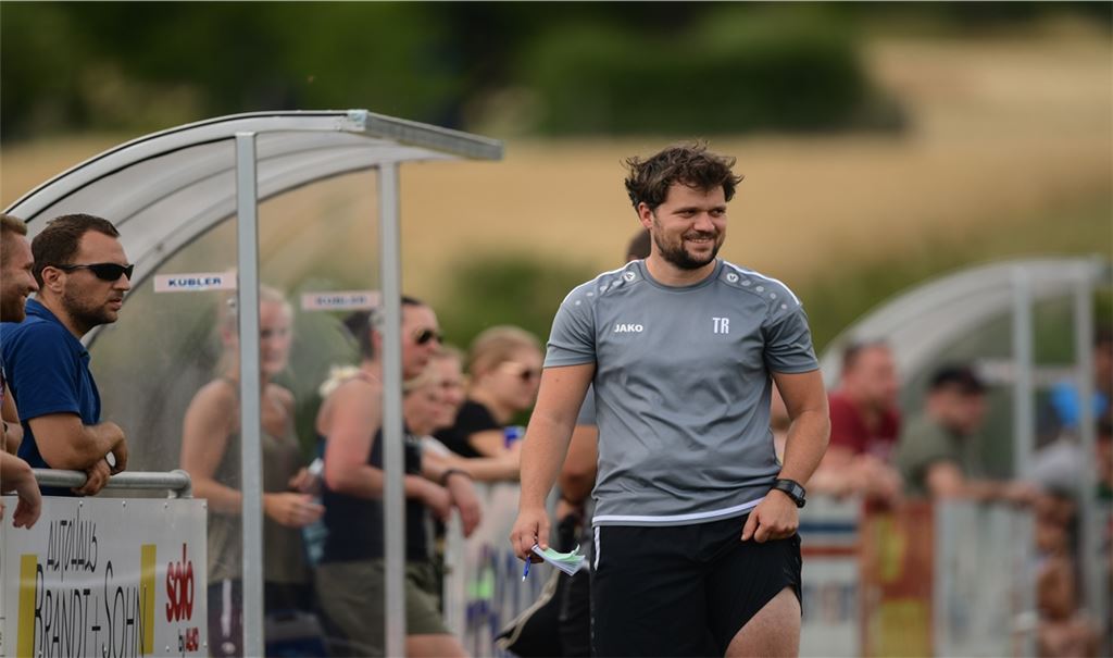 Thomas Renz ist derzeit noch Trainer der SG Roßwag Großglattbach, die in der Frauen-Bezirksliga Enz-Murr spielt. Ab Sommer wird der 35-Jährige dann an der Seitenlinie der Herren der SG Roßwag Mühlhausen stehen. Archivfotos: Schüller