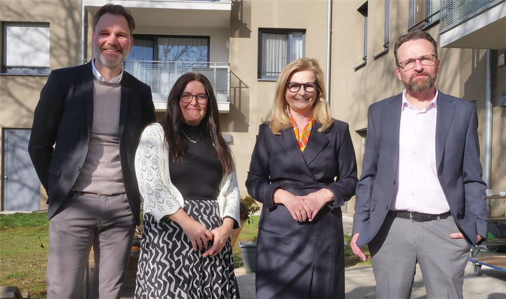 Thomas Schopp (re.) hat die Leitung von St. Clara im Beisein der Vorstände der Paul Wilhelm von Keppler-Stiftung, Pia Theresia Franke (2.v.re.) und Klaus Günthör, an Heike Antoni-Stoitzner übergeben. Foto: Friedrich