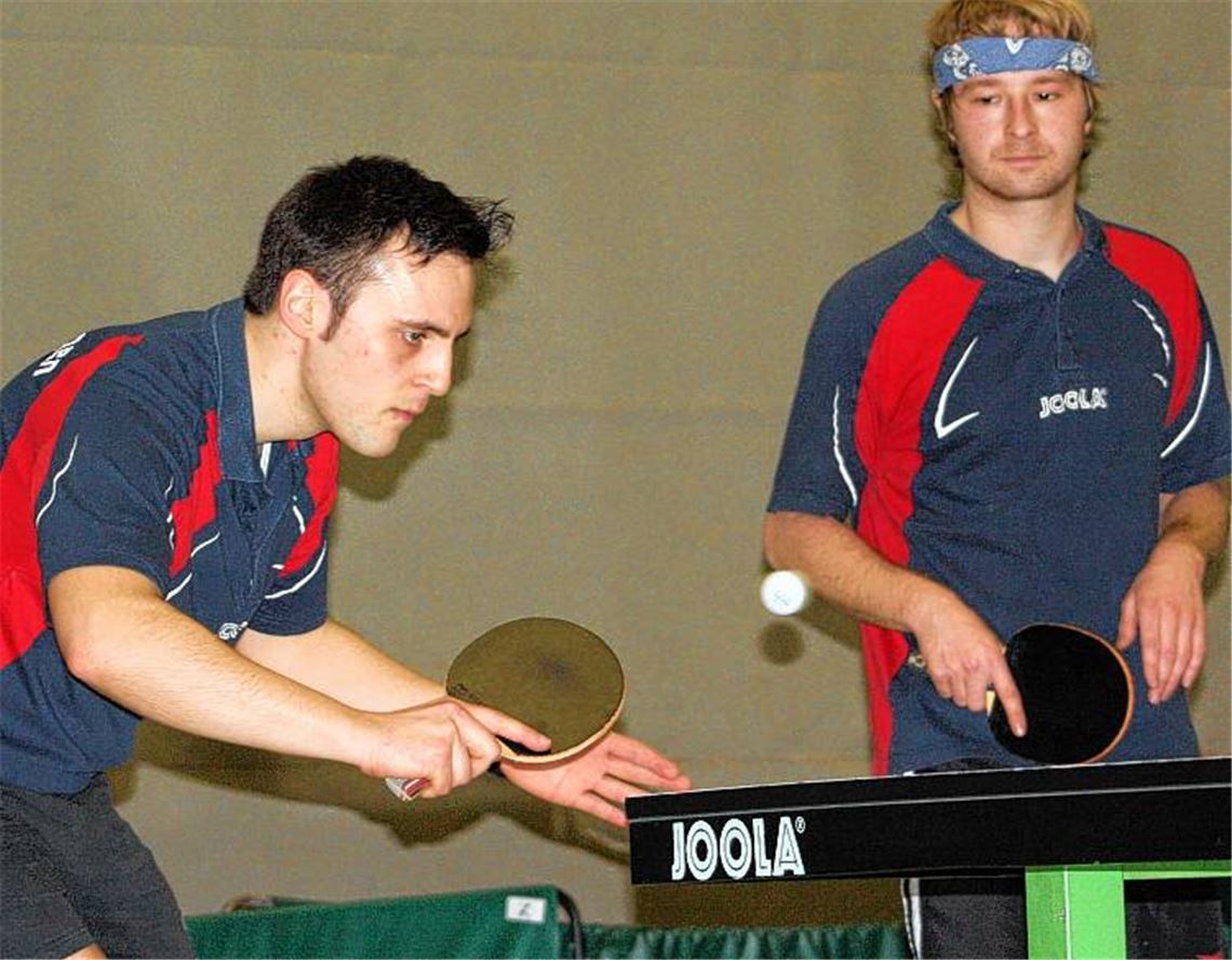 Thomas Seehofer (li.) und Erik Hartmann bilden das Spitzendoppel beim Tabellenführer TTV Knittlingen. Foto: Westermann