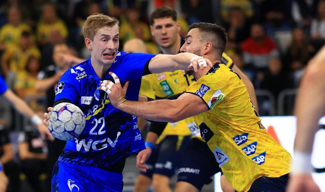 Thorben Matzken (li., gegen Janick Kohlbacher) und der TVB verloren das Kräftemessen mit den Löwen.