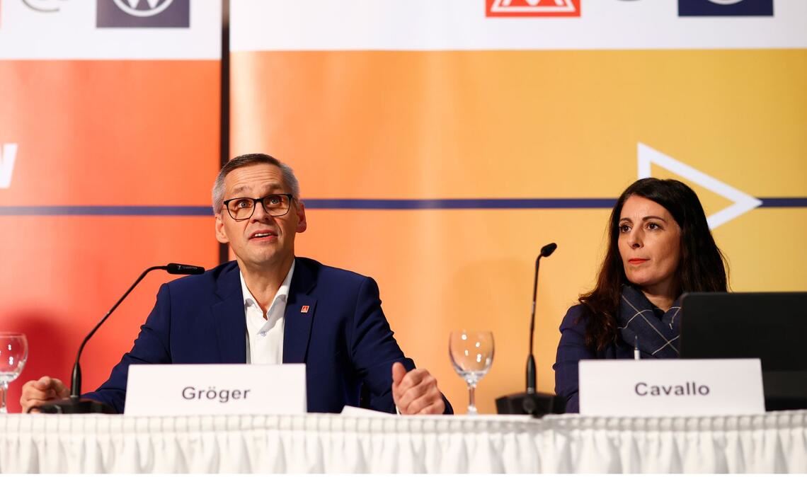 Thorsten Gröger und Daniela Cavallo sehen die Tarifeinigung von Ende 2024 weiter als verbindliche Grundlage für die Zukunft der VW-Standorte. (Archivbild)