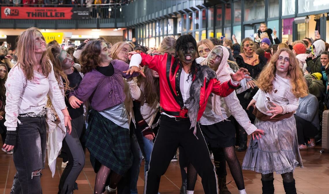 "Thriller" ist einer der zahlreichen erfolgreichen Songs von Michael Jackson.