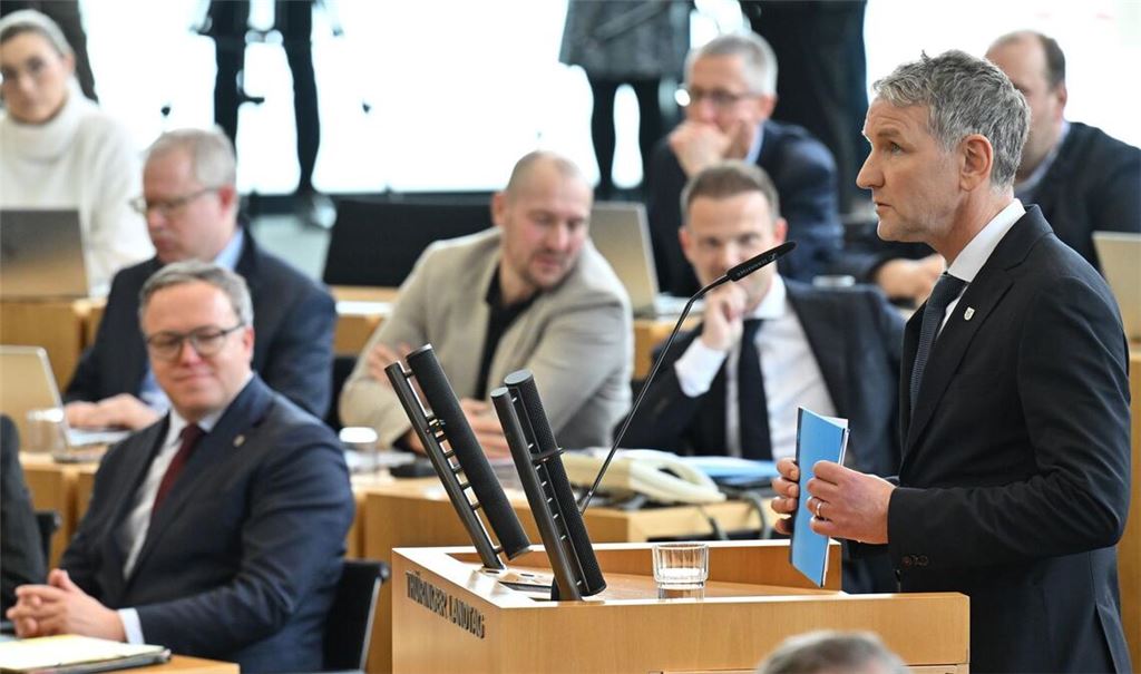 Thüringens AfD-Fraktionschef Björn Höcke warf Voigt Vertrauensverlust in der Bevölkerung vor.
