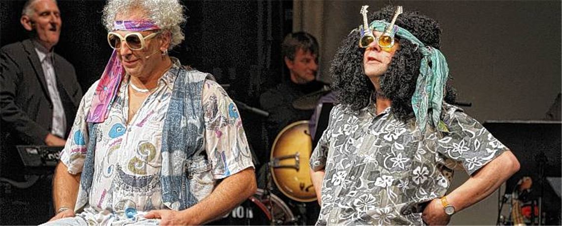 Tiefenentspannung im Stil von Flower-Power – mit einer unterhaltsamen Zeitreise von den 1970er Jahren bis heute feiert die AG Drogen ihr 40-jähriges Bestehen. 
