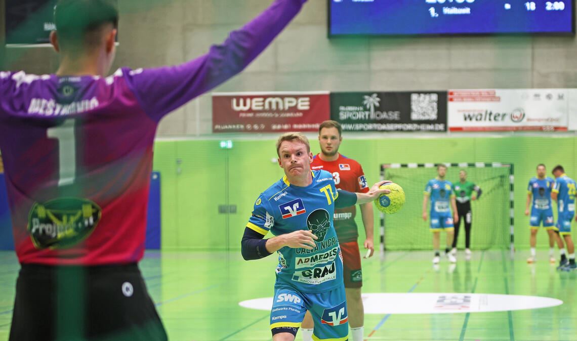 Tim Ganz ist gewohnt zielsicher vom Siebenmeterstrich. Foto: Jürgen Müller