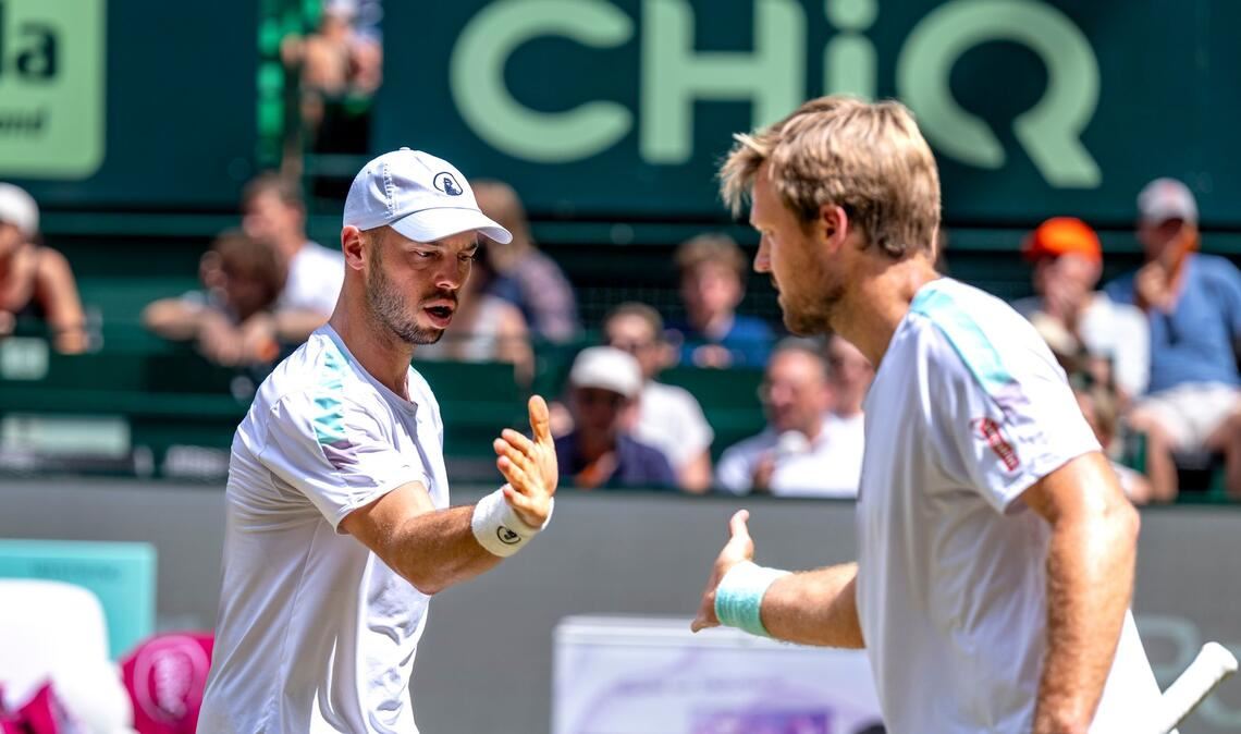 Ohne Zverev, mit Debüt: Davis-Cup-Team steht in Finalrunde Tim Pütz (l) und Kevin Krawietz sorgten für den entscheidenden dritten Punkt gegen Japan. (Archivbild)
