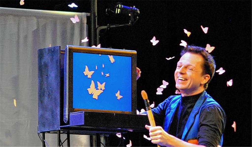 Timo Marc arbeitet mit visuellen Effekten – und hat offensichtlich selbst Spaß daran.