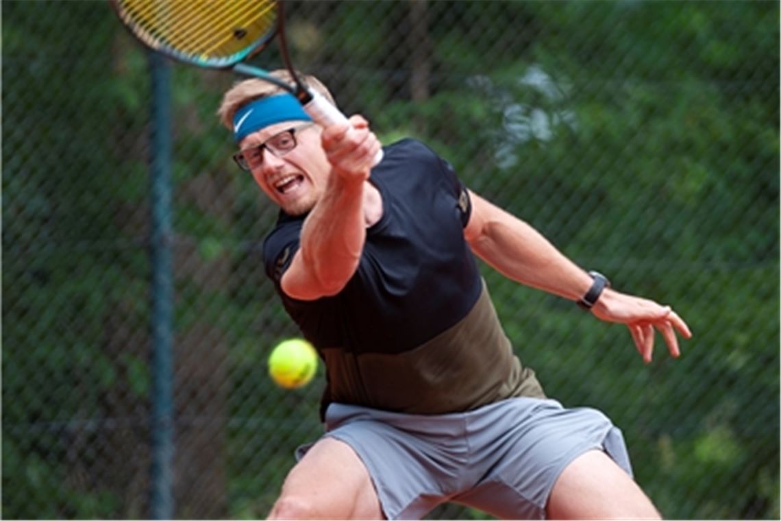 Tino Hager erkämpft sich im Endspiel den Sieg beim Kugel-Cup. Foto: Fotomoment