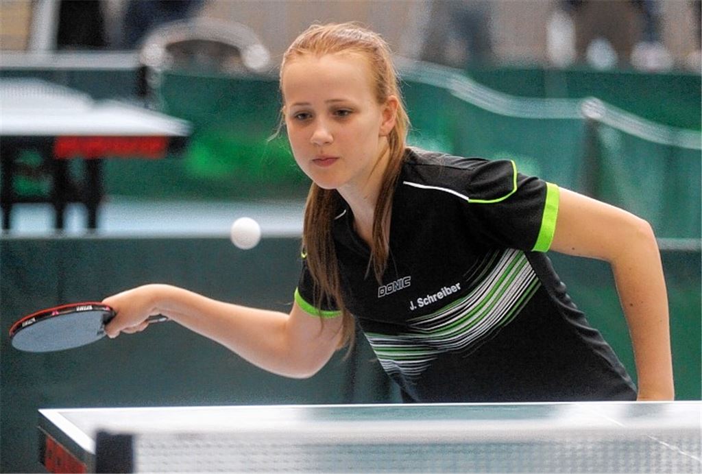 Junge Talente jagen den Ball übers Netz