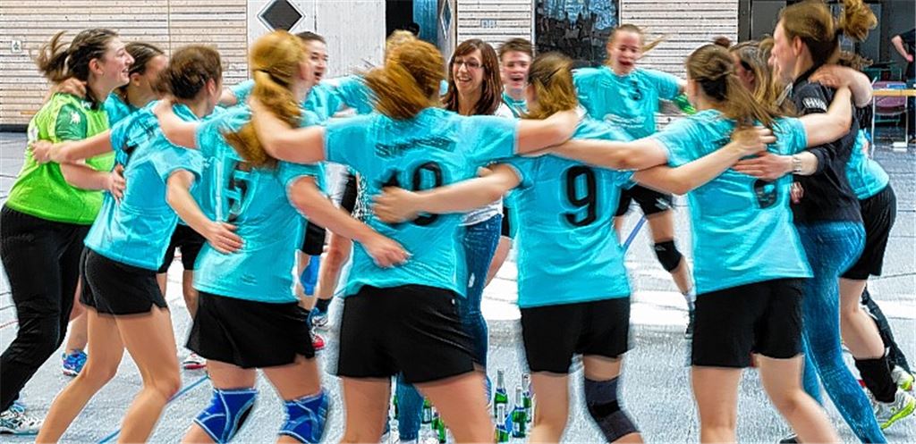 Handballfrauen tanzen im Kreis
