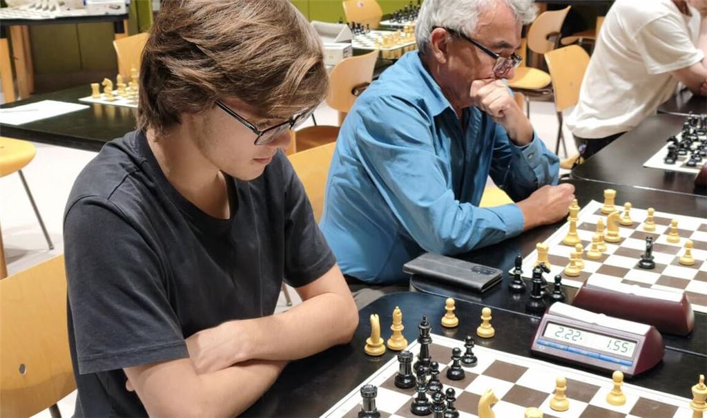 Titelverteidiger Markiyan Bodriyenko (links) gewann die erste Runde der neuen Saison.
