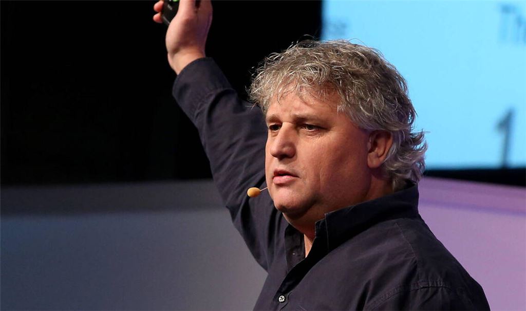 Tobias Groten, Gründer von Tobit Software, ist im Alter von 59 Jahren verstorben. Die Nachricht über seinen Tod bewegt nicht nur seine Heimatstadt Ahaus, sondern auch die gesamte IT-Branche.