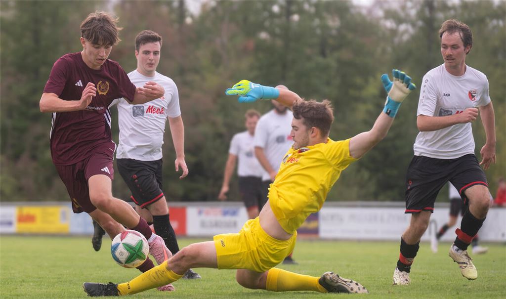 Tobias Kuhnle trickst nicht nur beim 3:0 die Gegner aus. Foto: Fotomoment