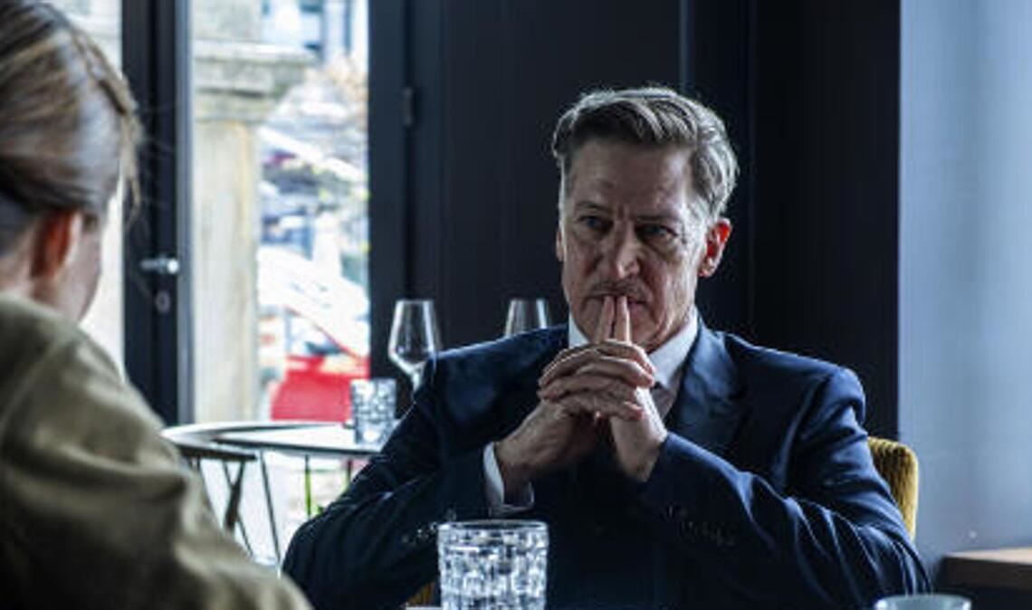 Tobias Moretti als Anwalt August Schellenberg im „Polizeiruf“-Fall „Ablass