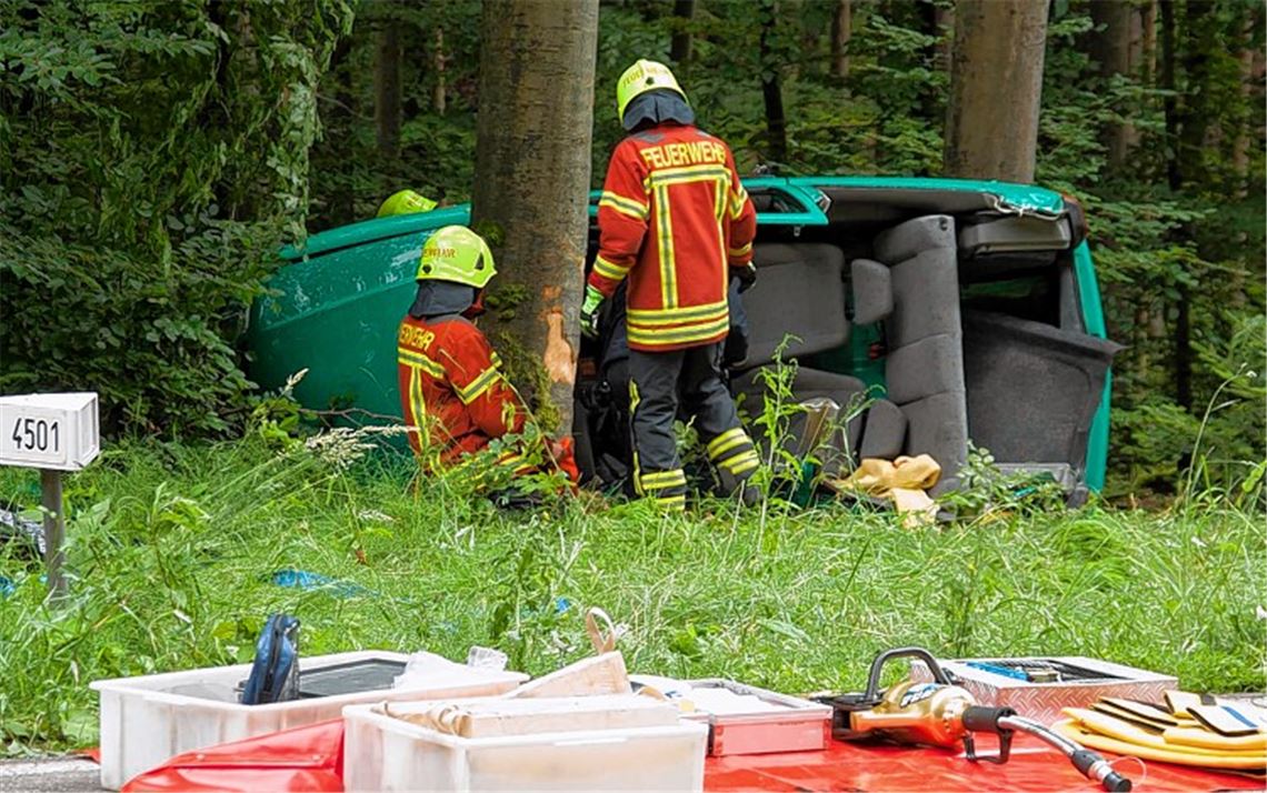 Tödlicher Unfall bei Öschelbronn: Für die 65-jährige Fahrerin des VW Polo kommt jede Hilfe zu spät.