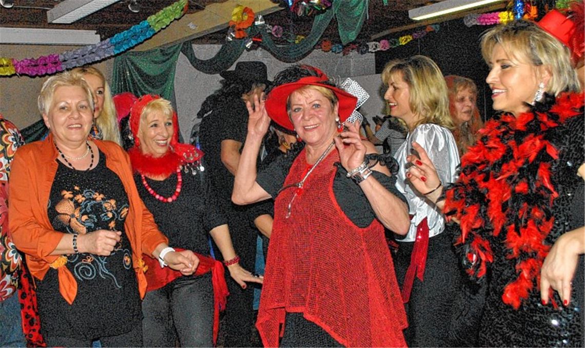 Tolle Stimmung herrscht beim Faschingsball im Illinger Schützenhaus.