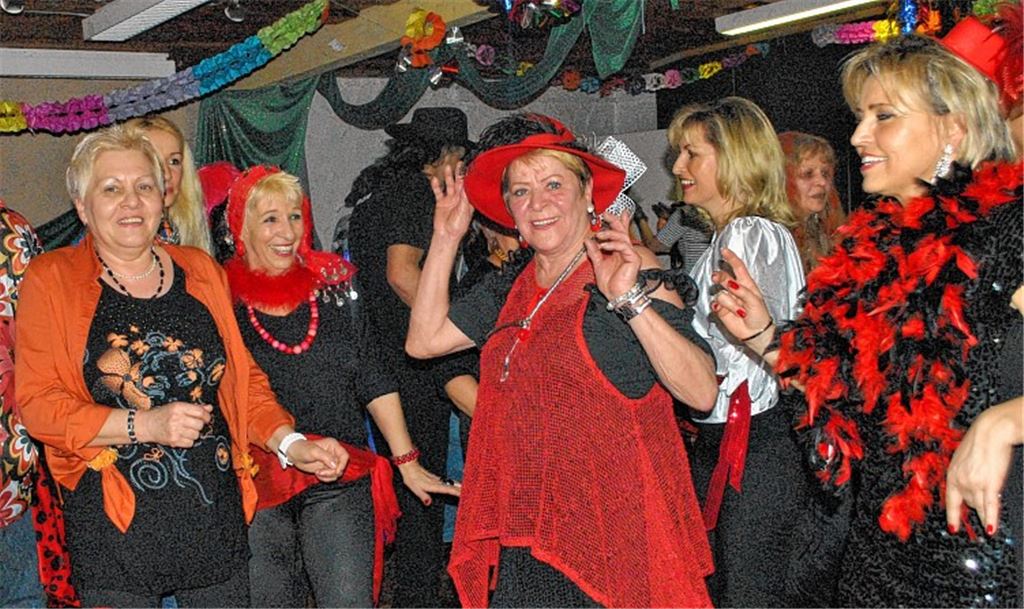 Tolle Stimmung herrscht beim Faschingsball im Illinger Schützenhaus.