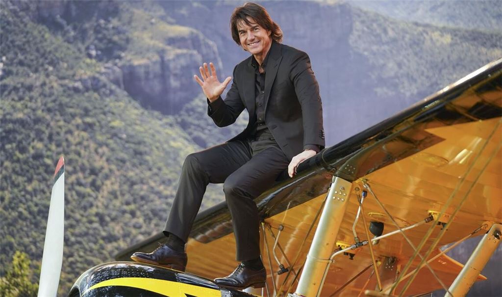 Tom Cruise posiert am 15. Mai 2025 für die Fotografen bei der Ankunft auf der Premiere des Films „Mission: Impossible - The Final Reckoning“.