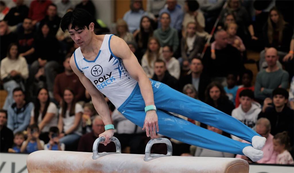 Tomoya Kashiwagi zeigt am Pauschenpferd eine Übung der Spitzenklasse. Foto: Arendt