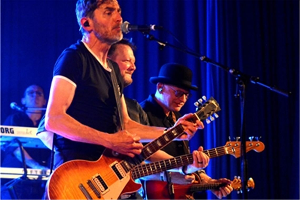 Top-Act: Die Gruppe The Seer begeistert das Publikum in der Festhalle von Zaisersweiher. Die Band In Search of A Rose mischt Irish Folk mit Punkrock. Foto: Stahlfeld