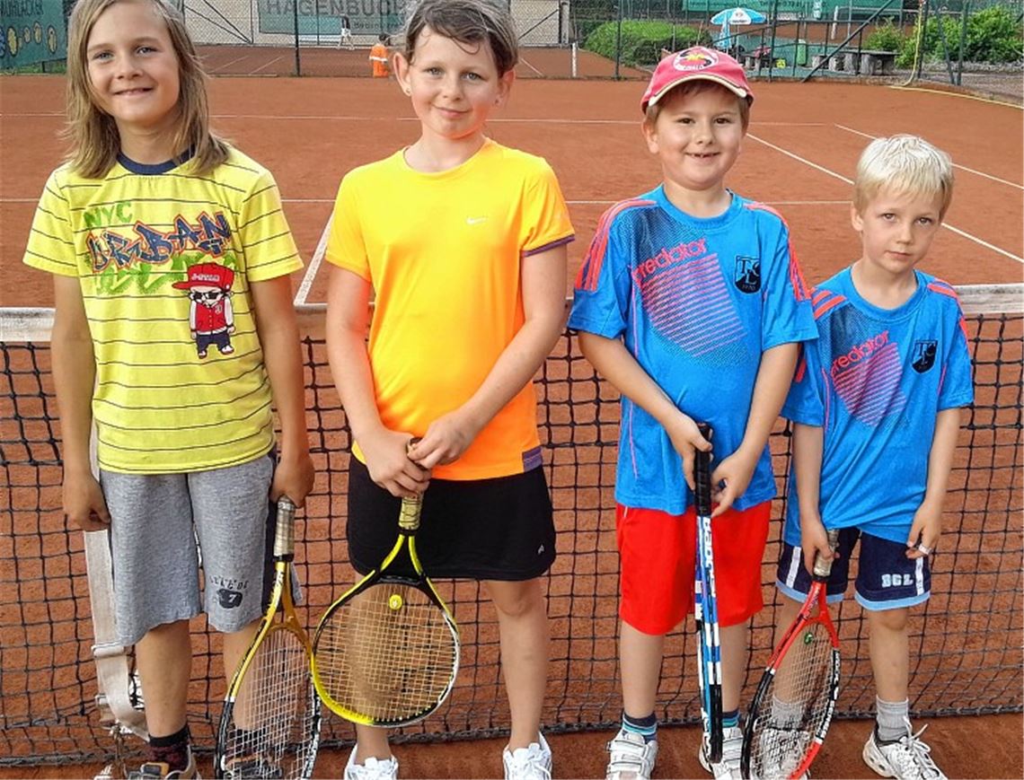 Top motiviert: Die vier Finalisten vor dem alles entscheidenden Endspiel. Foto: Recken