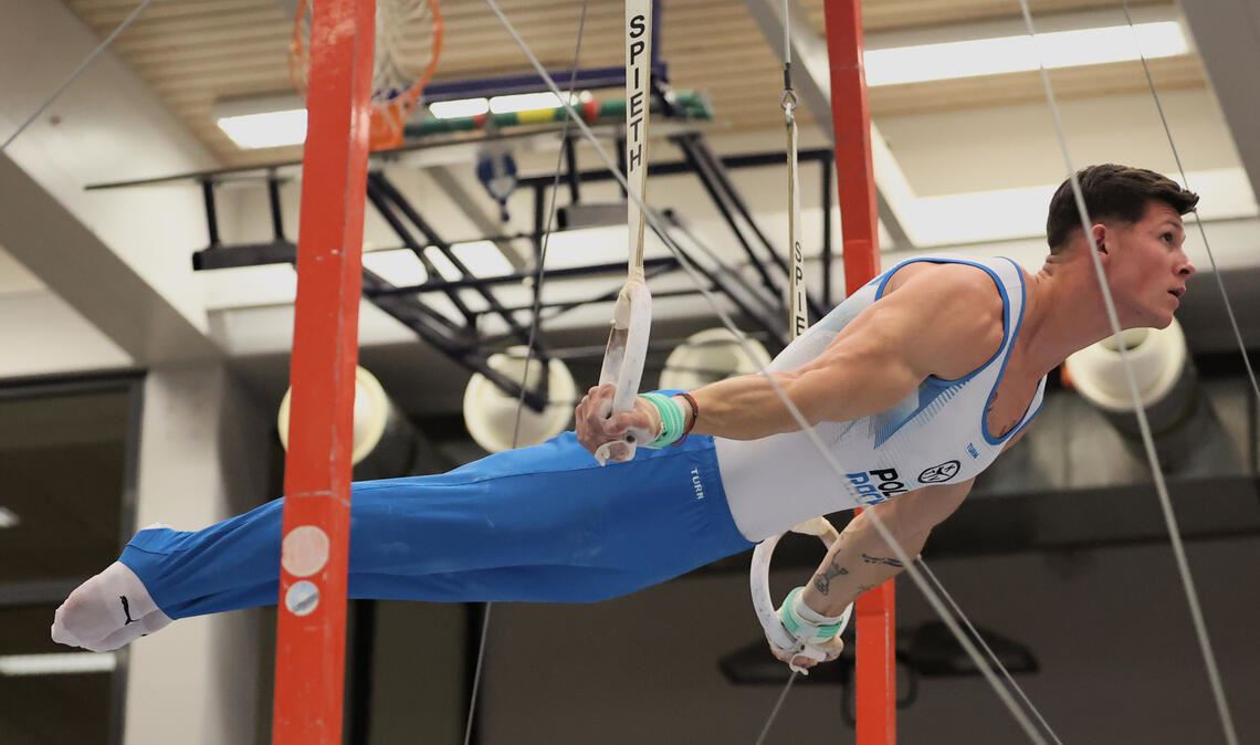 Topturner Illia Kovtun (an den Ringen) und die KTV Straubenhardt wollen auch in der zweiten Saisonhälfte nicht nachlassen. Foto Archiv