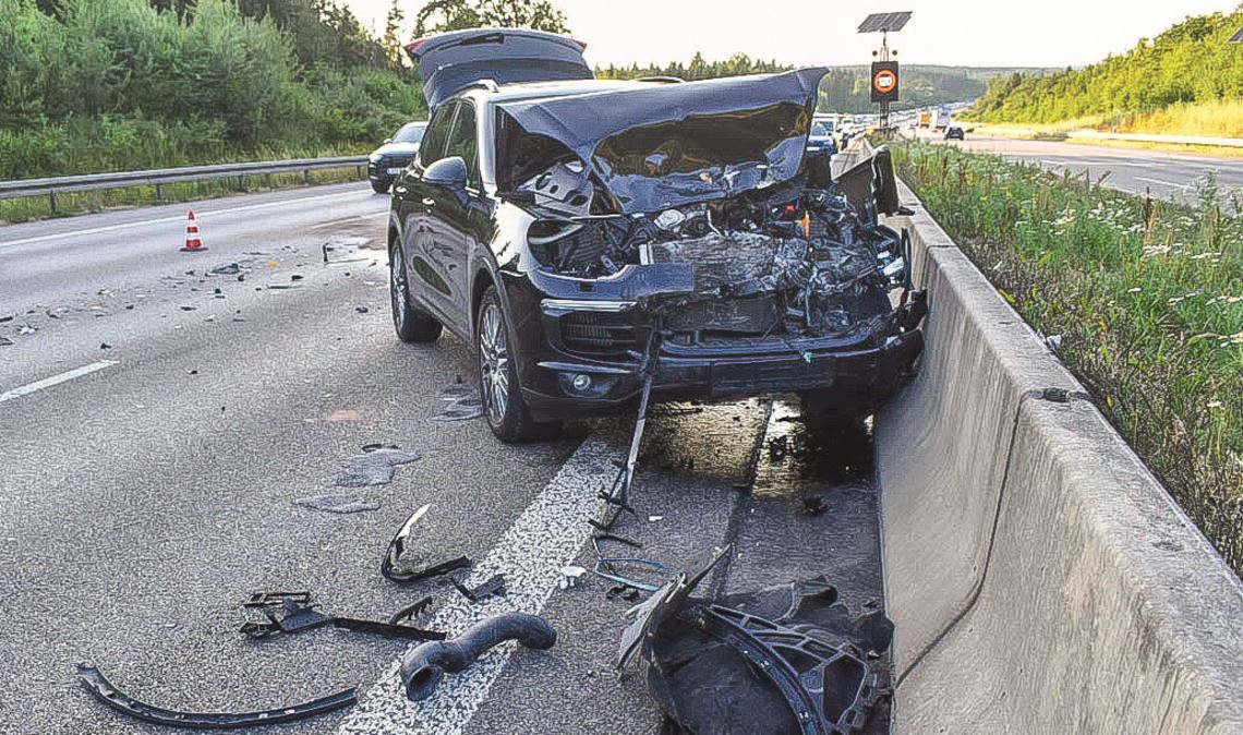 Totalschaden: der Porsche Cayenne nach der Schleuderpartie.Foto: Myroshnichenko