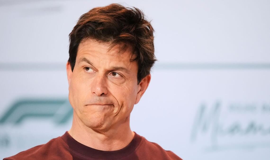 Fahrer-Entscheidung bei Mercedes naht: Kommt Verstappen? Toto Wolff rechnet bei der Fahrerpaarung für 2026 nicht mit Überraschungen.