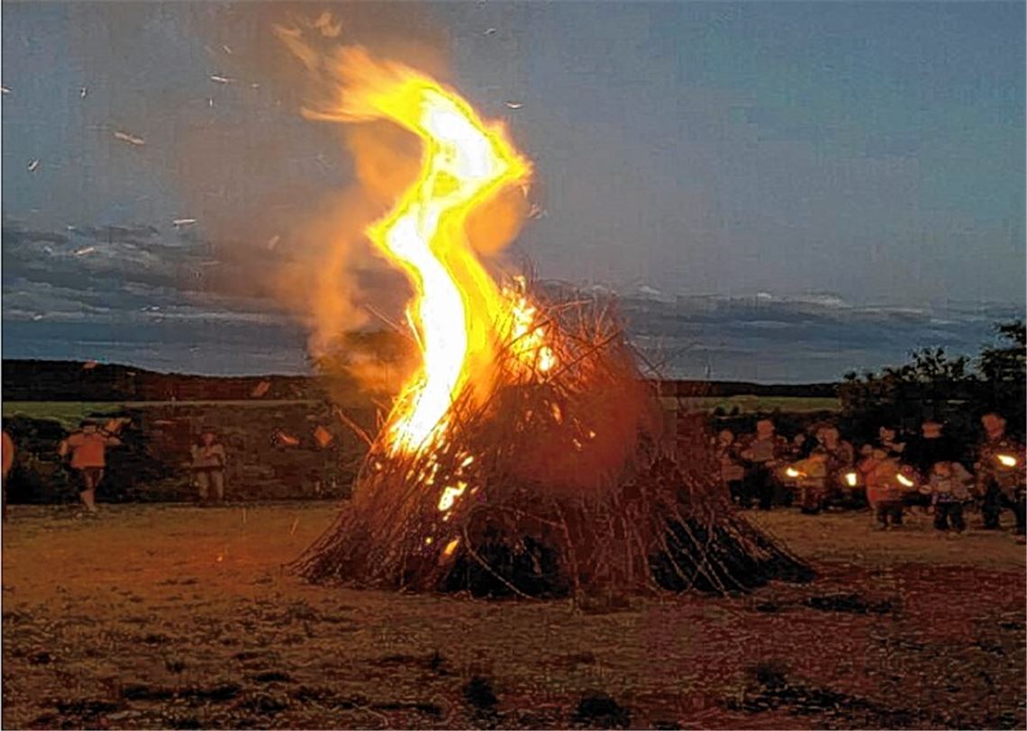 Tradition: Sonnwendfeier des Albvereins auf dem Hollerstein.