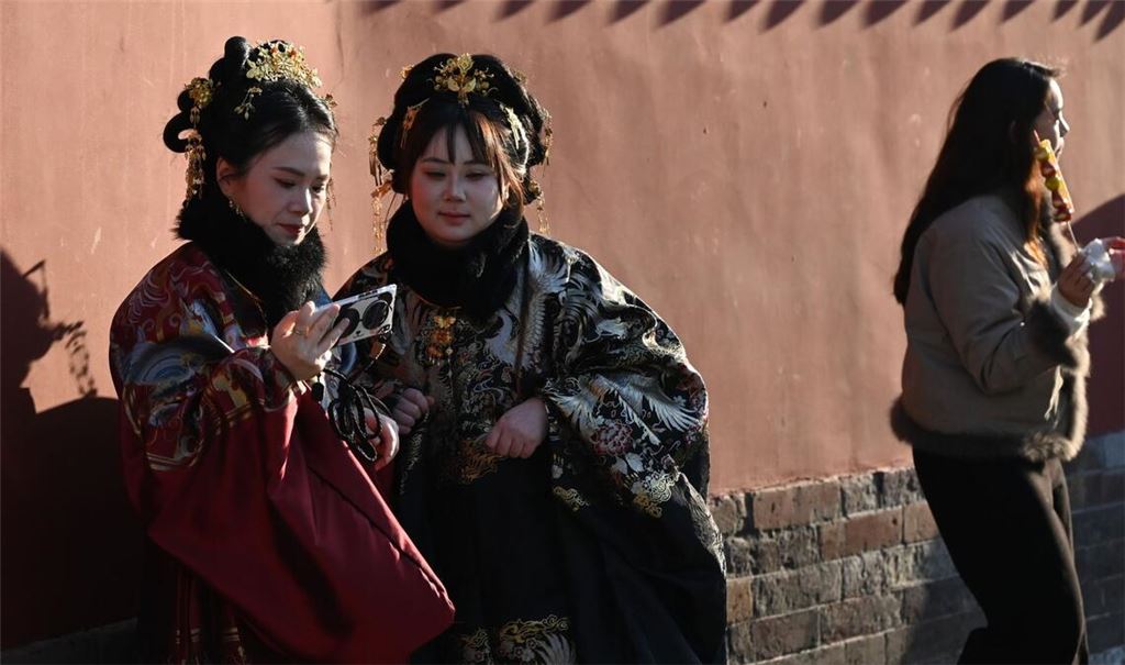 Traditionelle Kleidung und klassische Architektur sind auch in China der Renner für Social-Media-Inhalte.