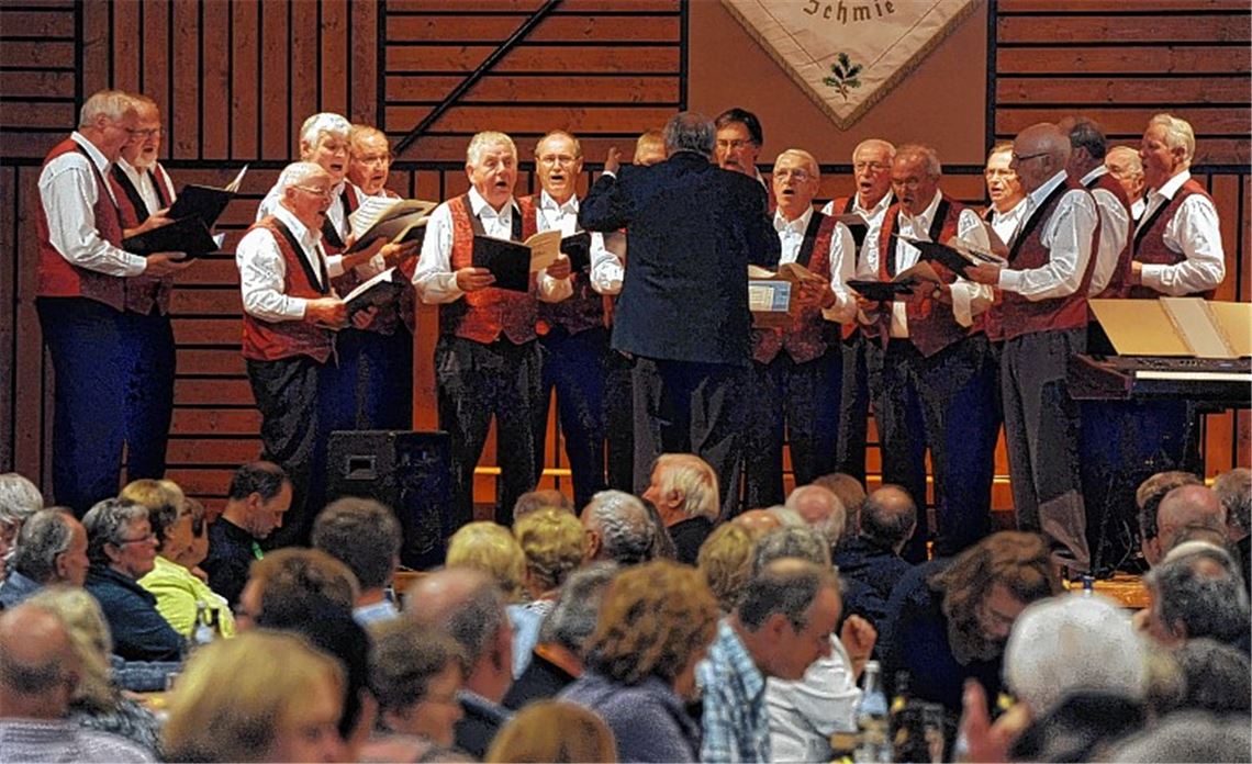 Traditionelle Lieder vom Wein präsentiert der Männerchor der Eintracht Schmie.